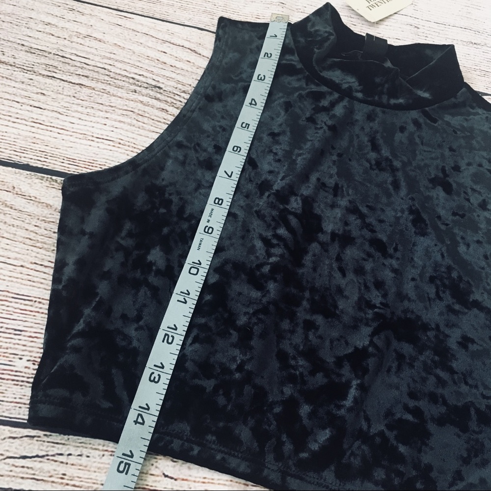 🆕 F21 Crushed Velvet Navy Crop Top - Picture 6 of 8